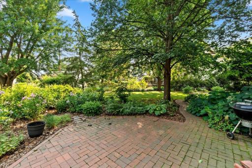 887 Ashland Avenue, Saint Paul, MN 55104