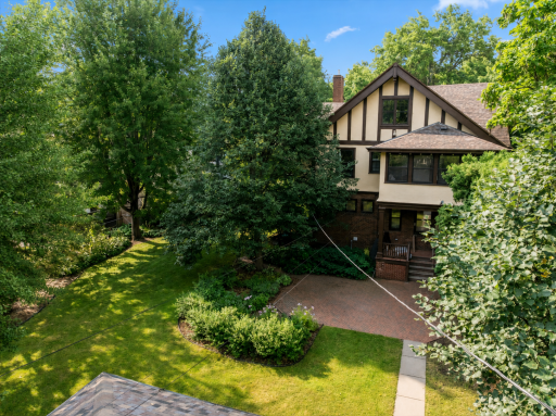 887 Ashland Avenue, Saint Paul, MN 55104