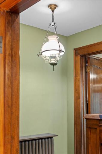 887 Ashland Avenue, Saint Paul, MN 55104