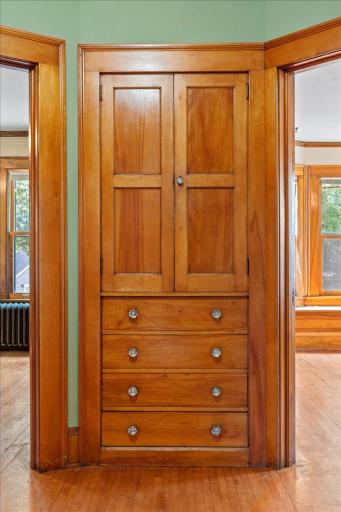 887 Ashland Avenue, Saint Paul, MN 55104