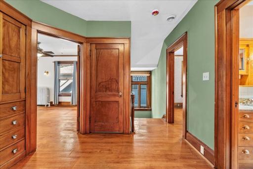 887 Ashland Avenue, Saint Paul, MN 55104