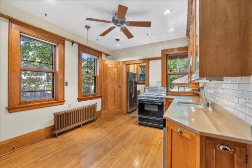 887 Ashland Avenue, Saint Paul, MN 55104