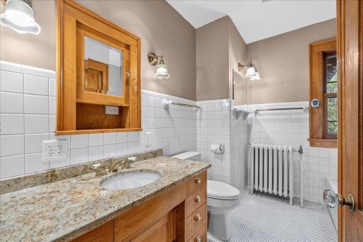 887 Ashland Avenue, Saint Paul, MN 55104