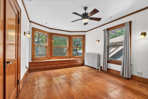 THe huge front primary bedroom with bay window.