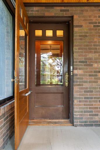 887 Ashland Avenue, Saint Paul, MN 55104