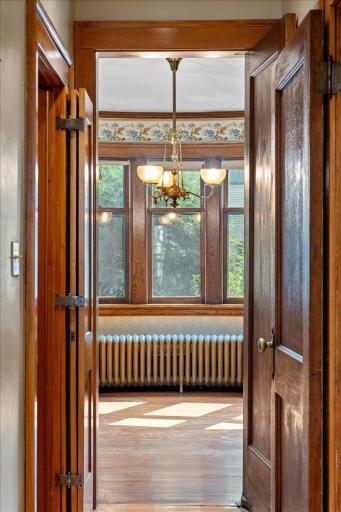 887 Ashland Avenue, Saint Paul, MN 55104