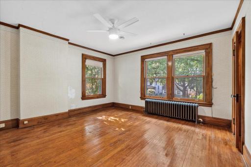 887 Ashland Avenue, Saint Paul, MN 55104