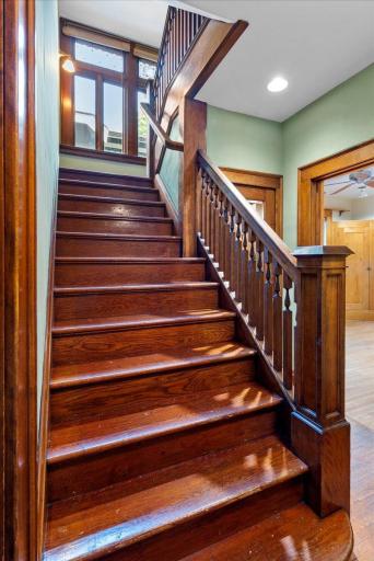 887 Ashland Avenue, Saint Paul, MN 55104