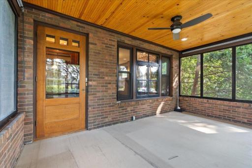 887 Ashland Avenue, Saint Paul, MN 55104