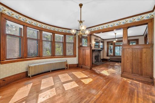 Note the luxurious curved wall of glass and matching radiator.