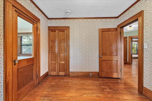 887 Ashland Avenue, Saint Paul, MN 55104