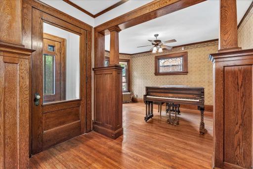 887 Ashland Avenue, Saint Paul, MN 55104