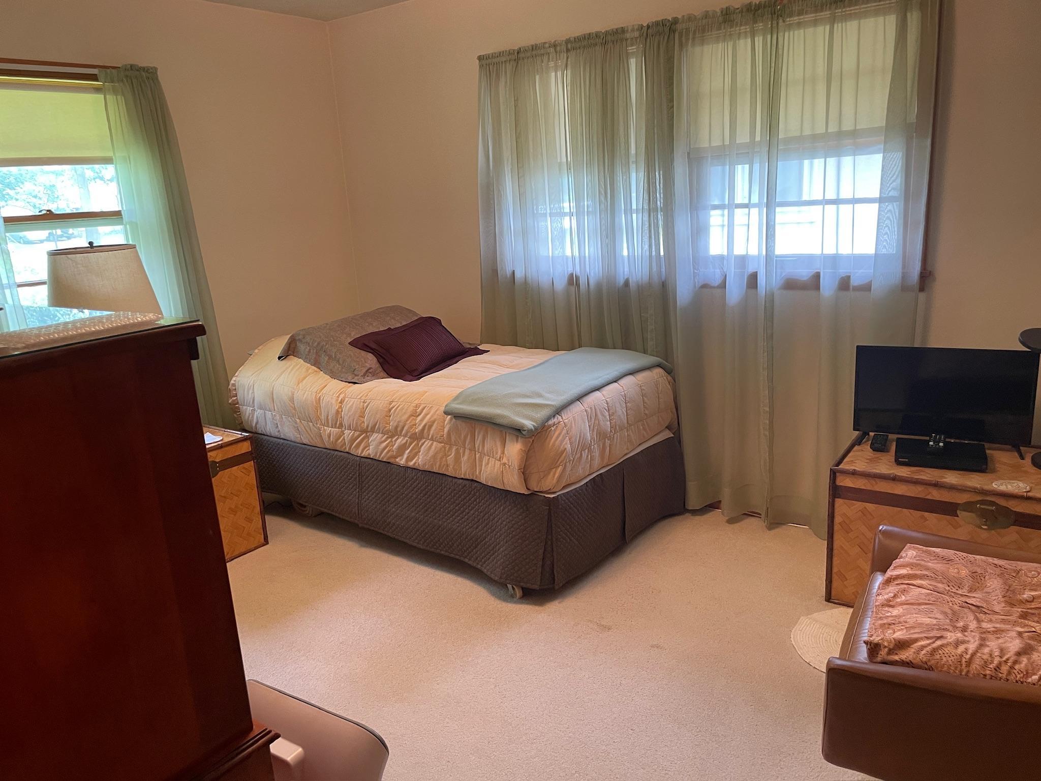 Note: windows on both walls in bedroom. Lighter, plus cross breezes (14 x10).