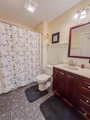 Main Floor Full Bath with Walk in Closet