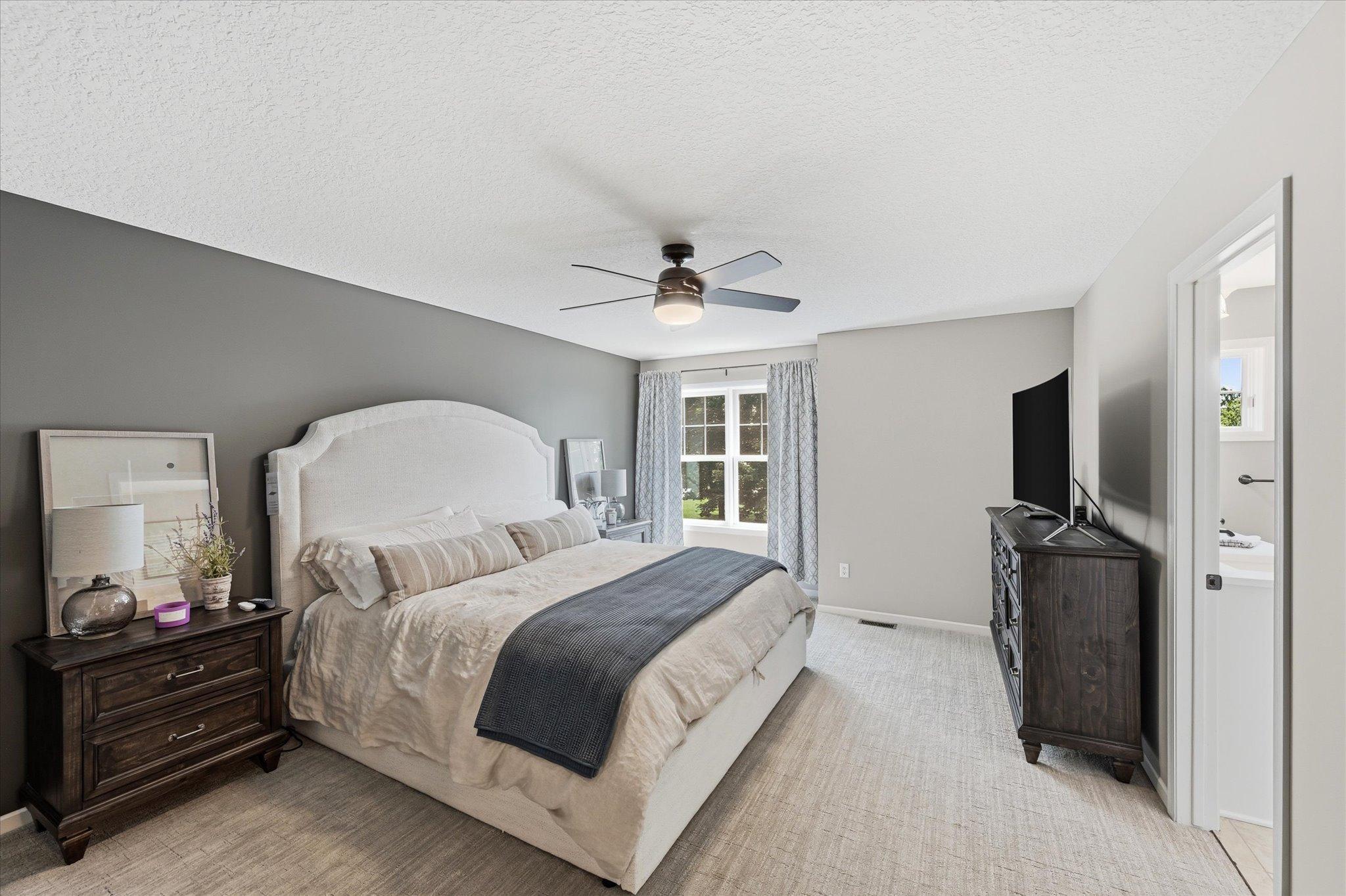 Upper level primary suite