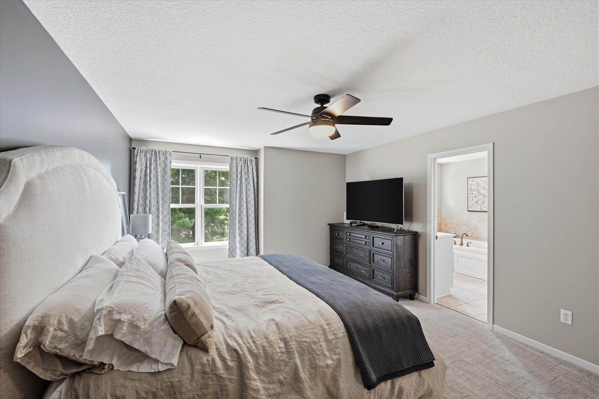 Upper level primary suite