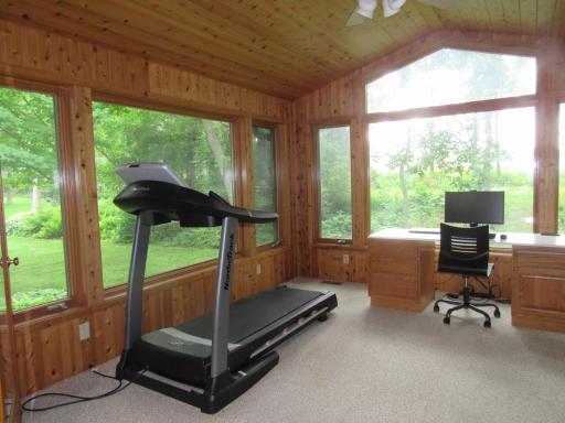 1020 Lake Lucy Road, Chanhassen, MN 55317