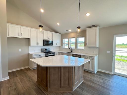 1664 Lund Way, Shakopee, MN 55379