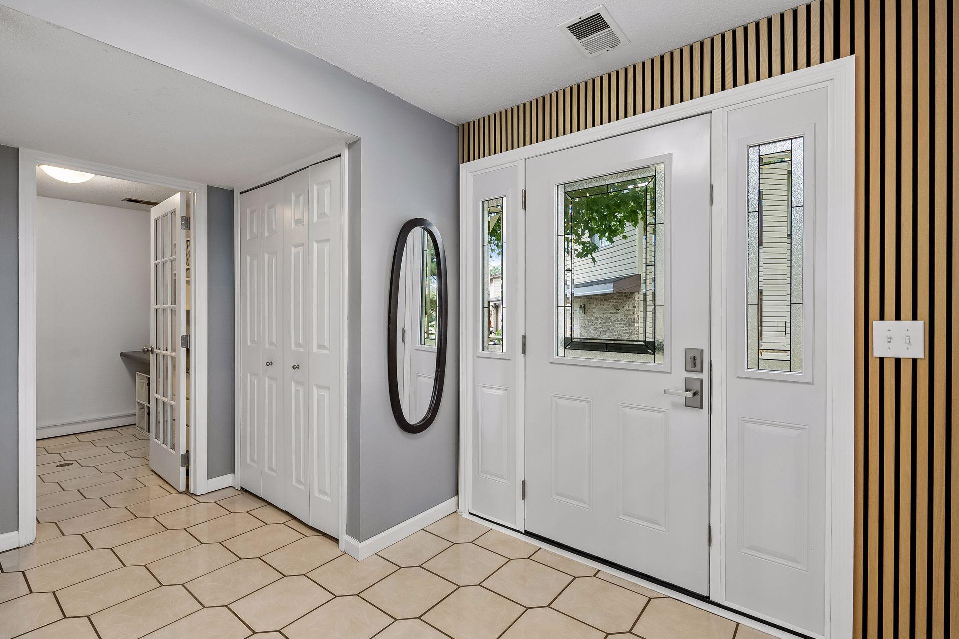 Large Foyer Area to welcome Guests