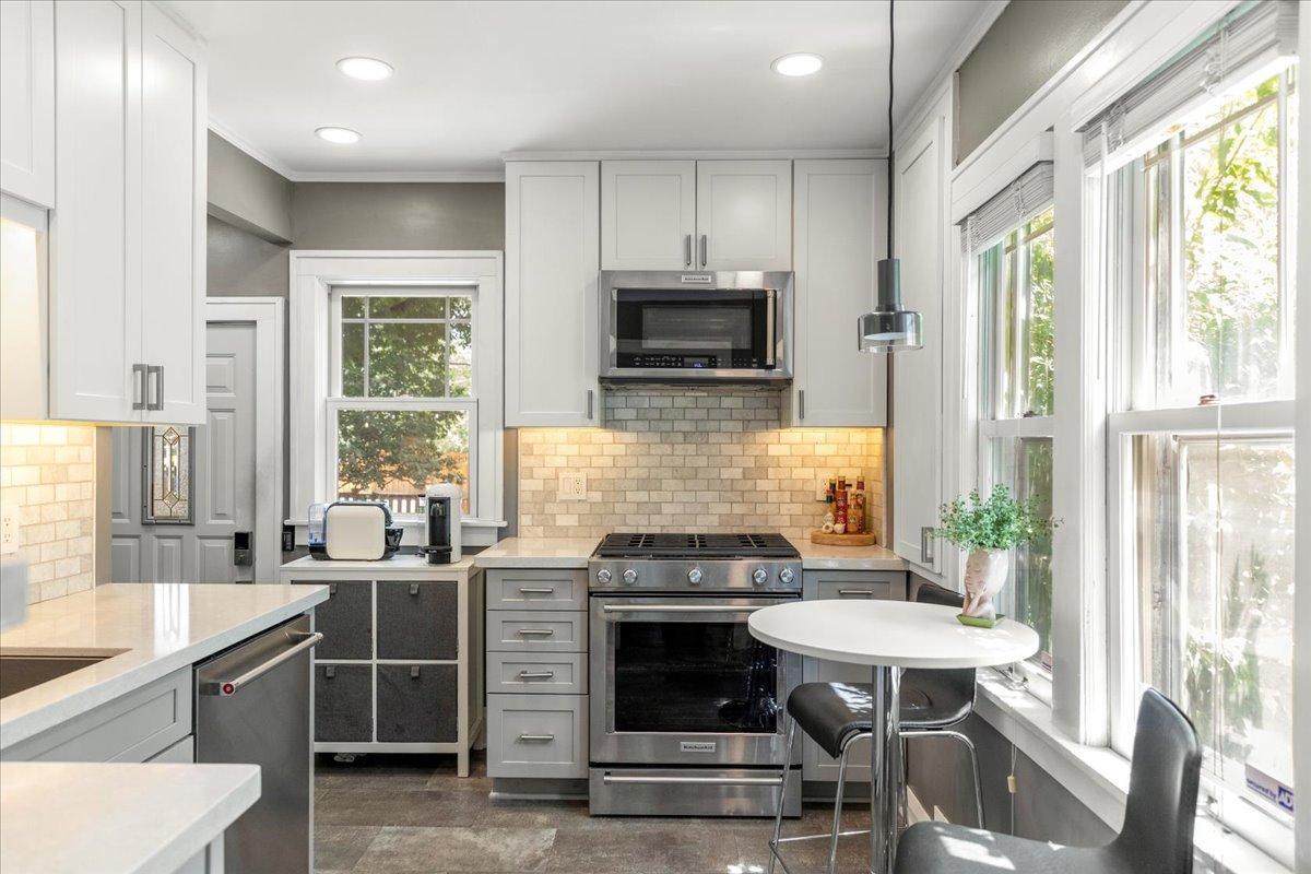 Stylish and Spacious Kitchen