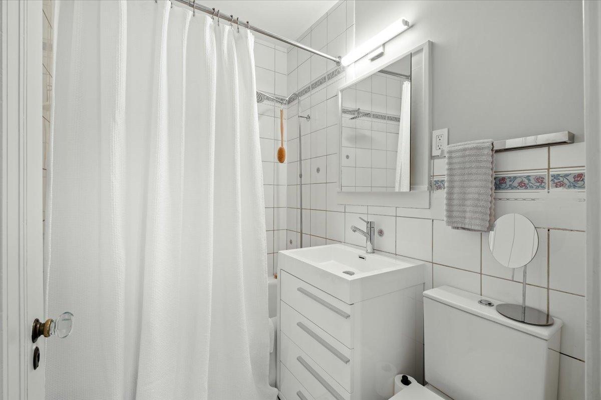 Main Floor Full Bath