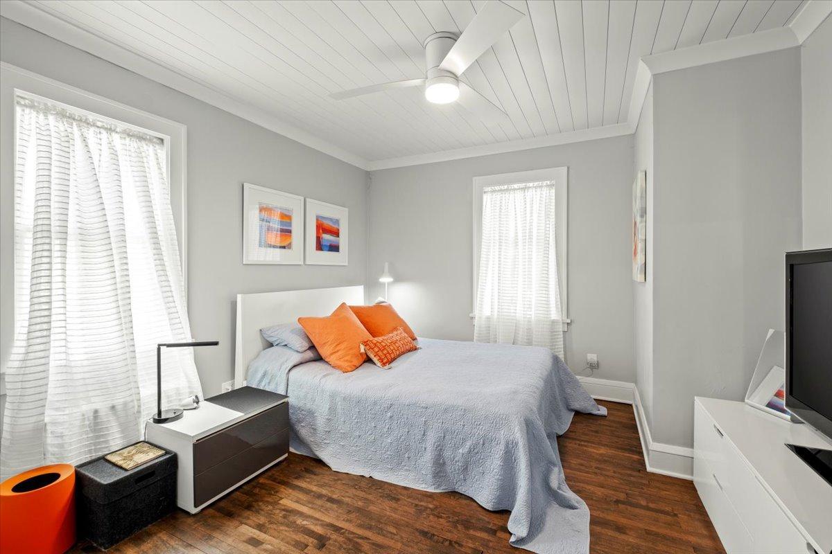 2 main floor bedrooms