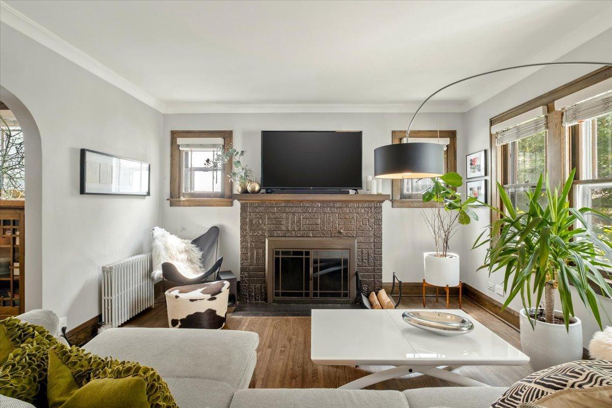 generous and bright living spaces!