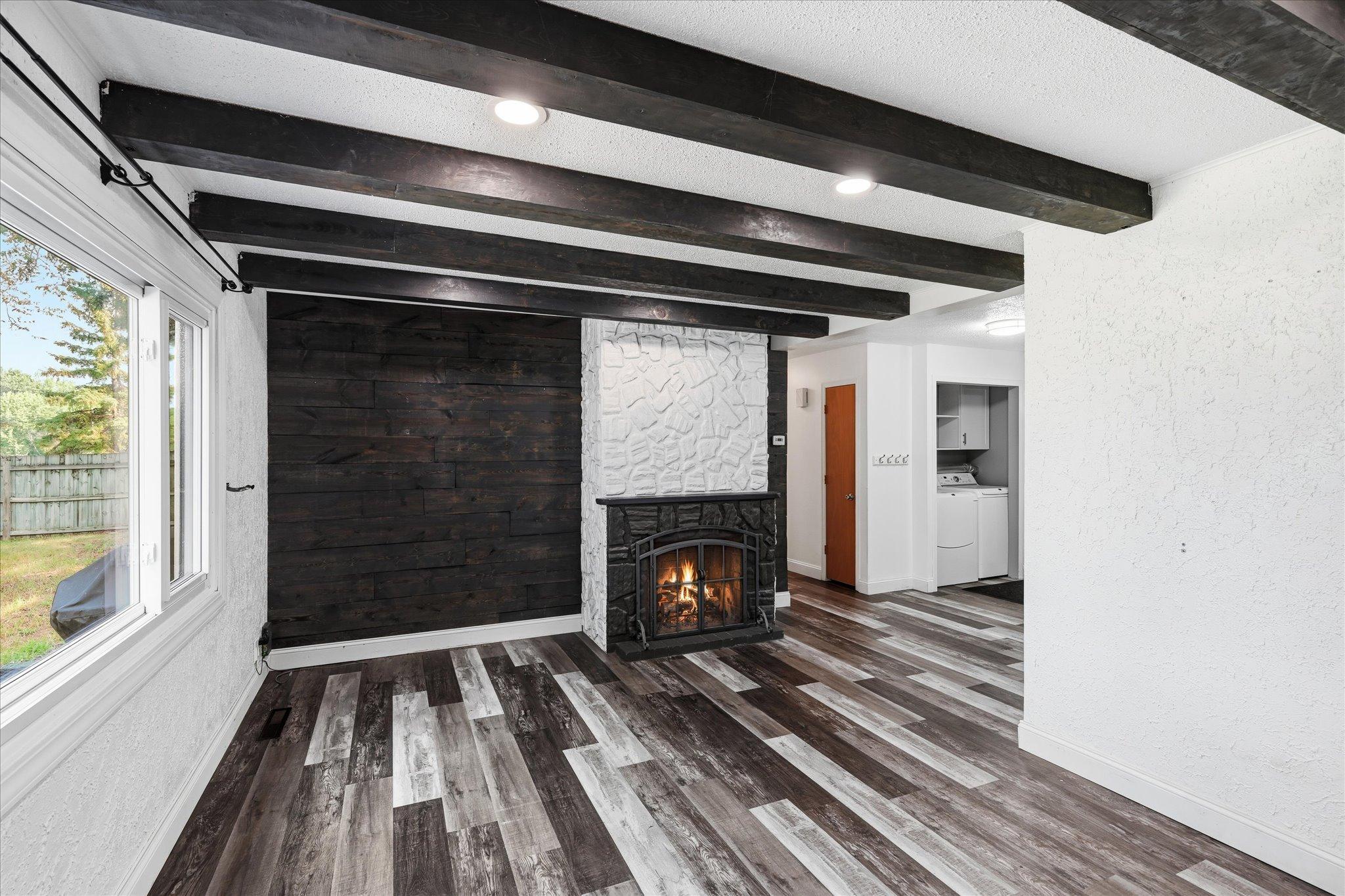 Dining Room - Beautiful Exposed Beams