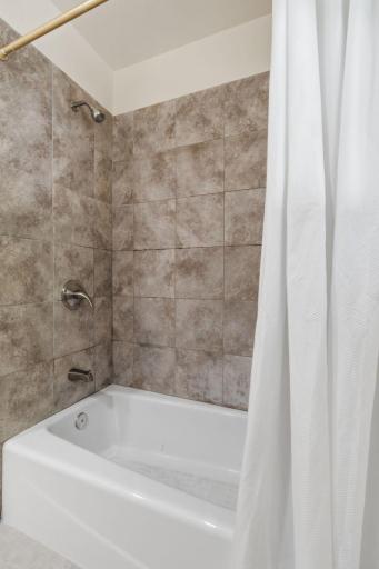 624 20th Avenue NW, North Saint Paul, MN 55112