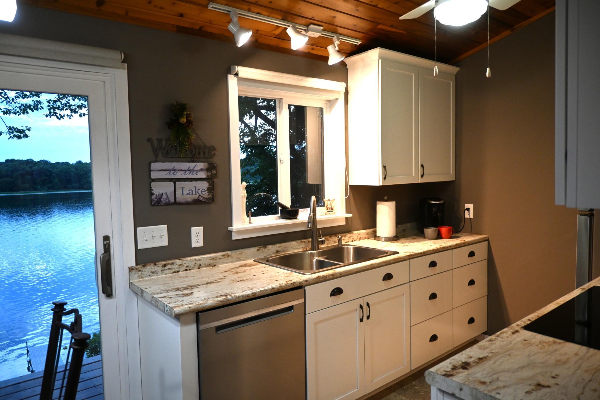 Kitchen overlooking the lake.JPG