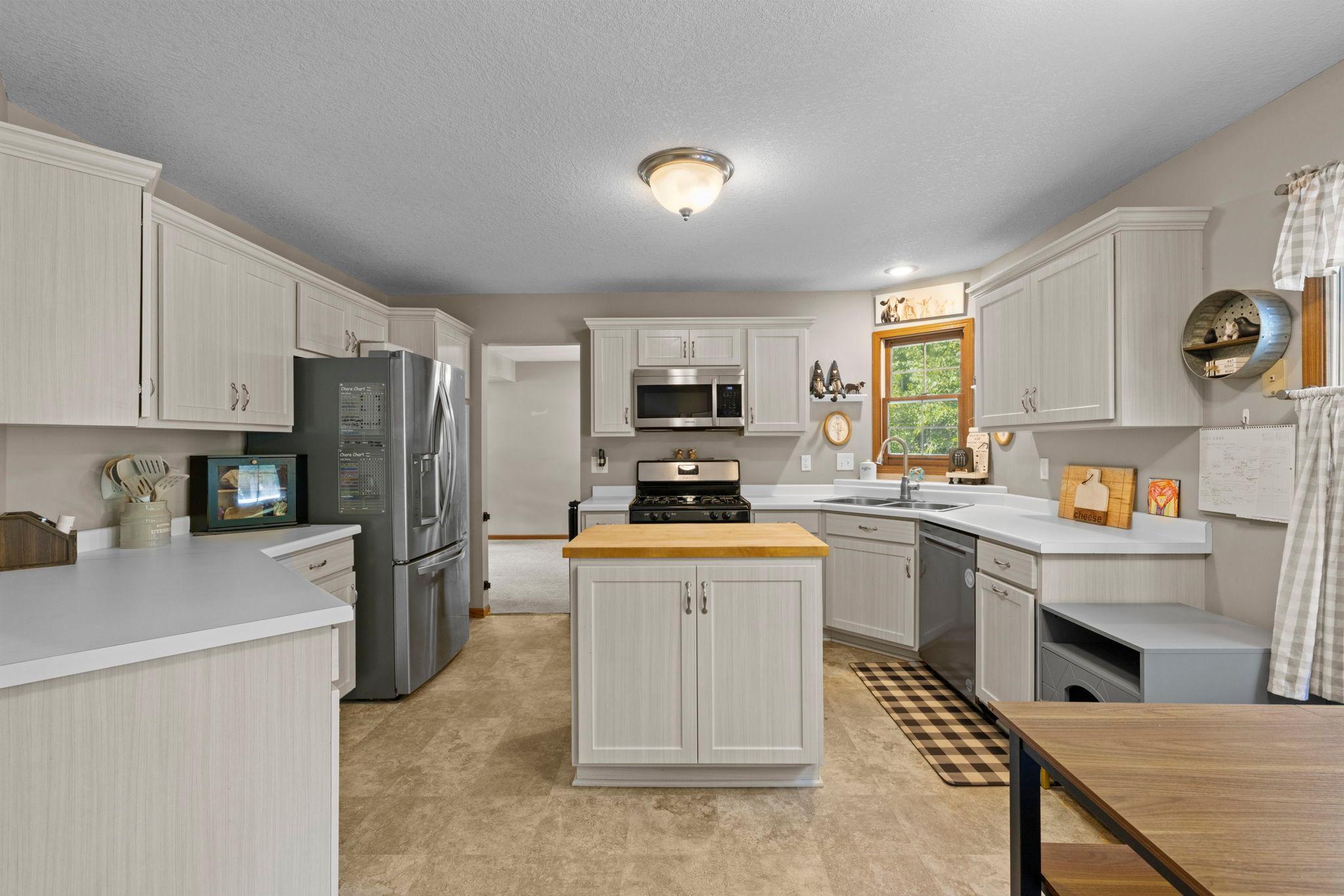 29-web-or-mls-11107 Rhode Island Ave S-42.jpg