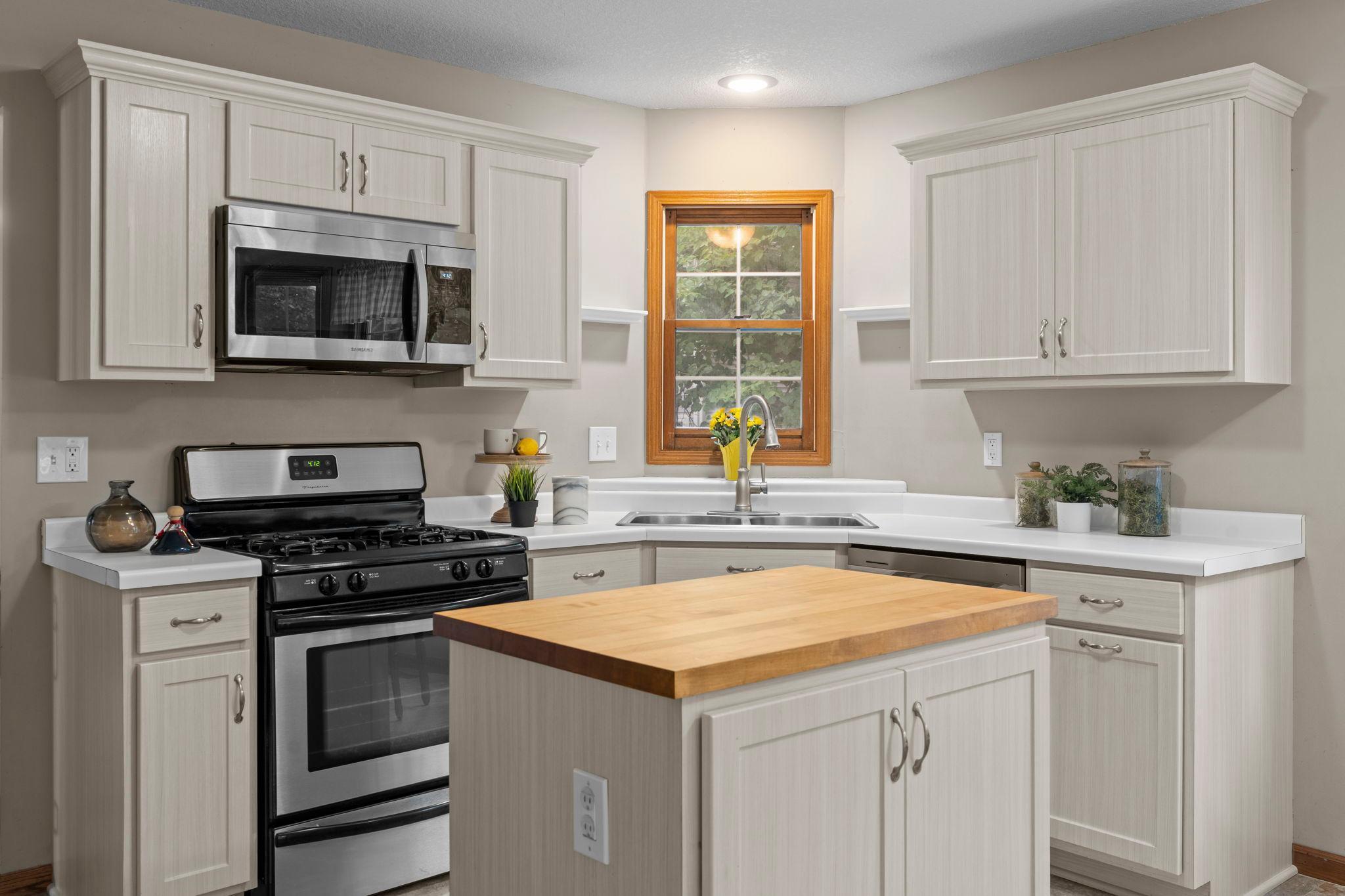 20-web-or-mls-11107 Rhode Island Ave S-68.jpg