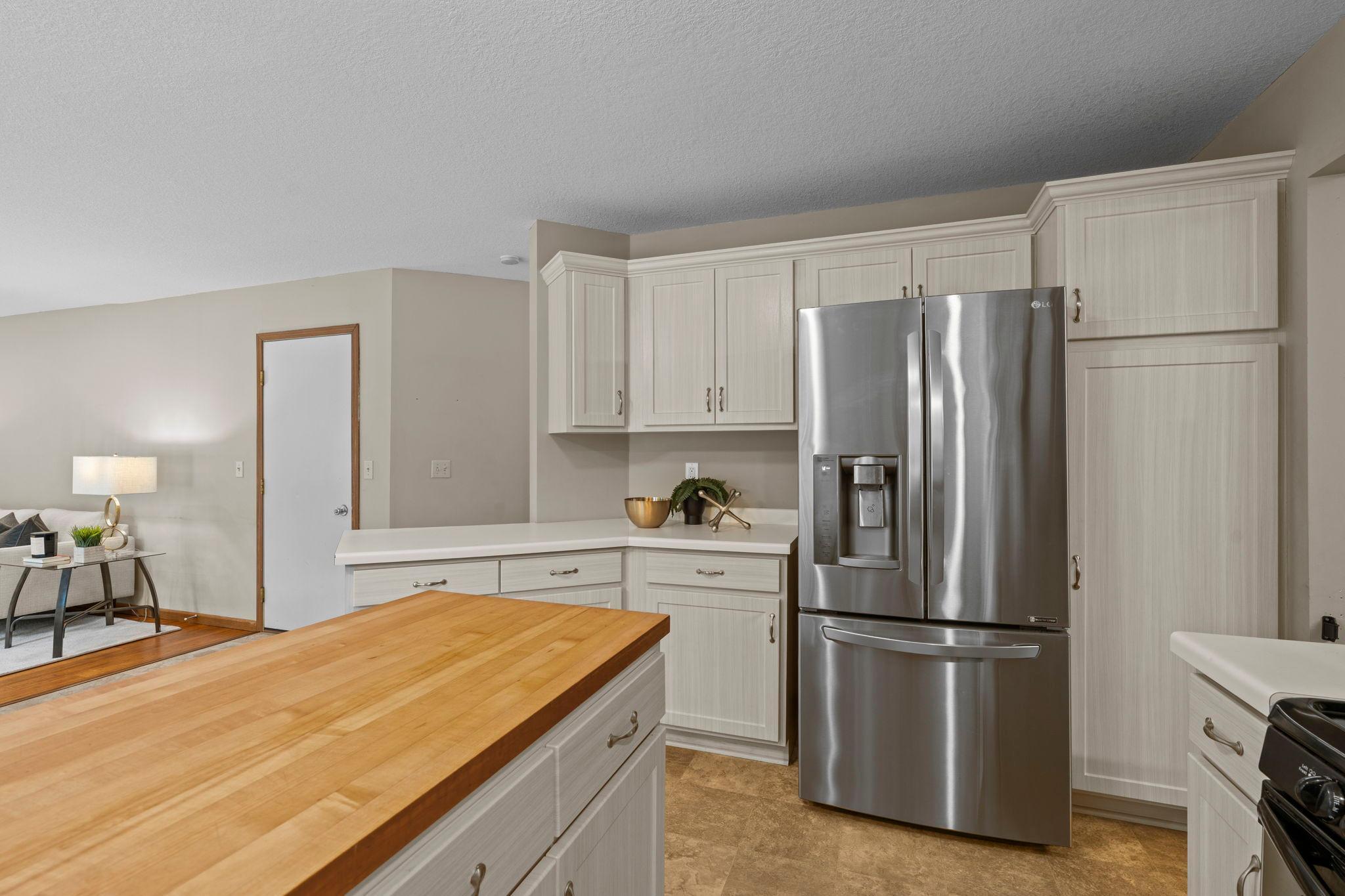 16-web-or-mls-11107 Rhode Island Ave S-48 (2).jpg