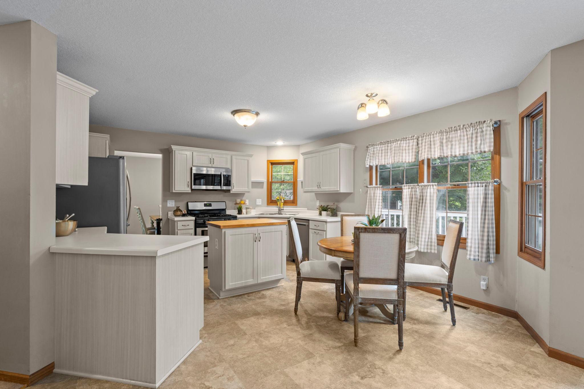 17-web-or-mls-11107 Rhode Island Ave S-53.jpg