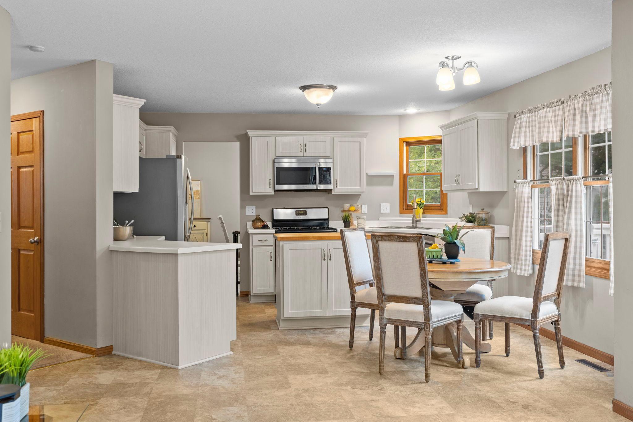 18-web-or-mls-11107 Rhode Island Ave S-58.jpg