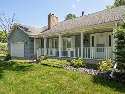 Large front porch 30ft x 4ft! Aluminum siding .