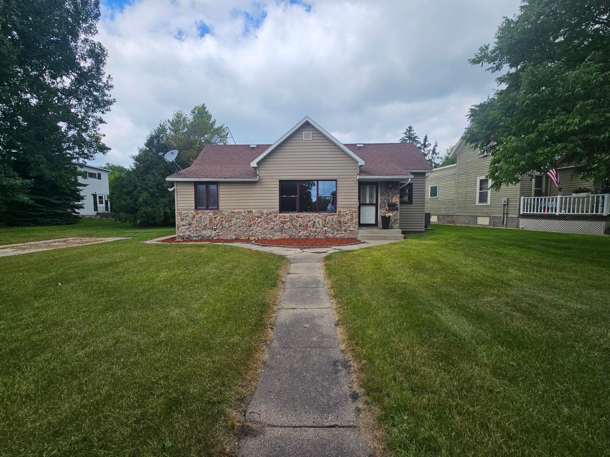 237 E Nelson Avenue, Warren, MN 56762