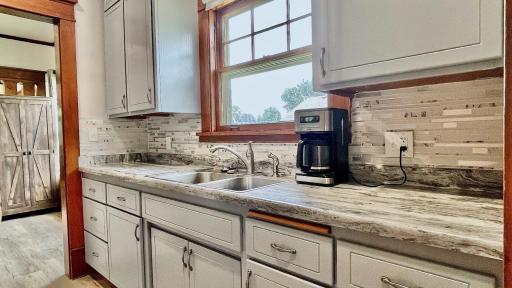 Bright and cheery kitchen.