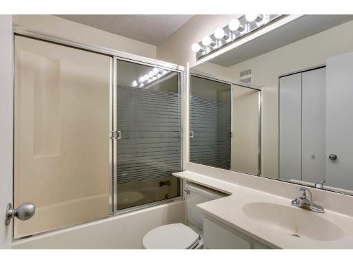 Minneapolis, MN 55401