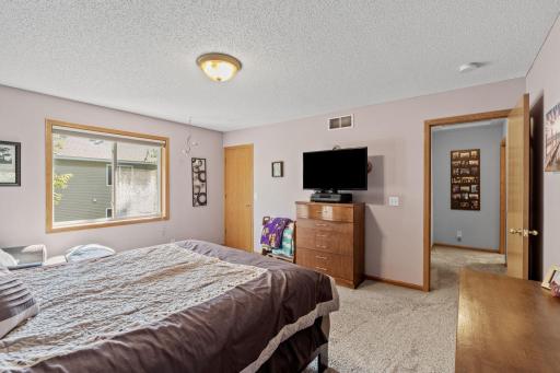 1585 Chartreux Avenue, Shakopee, MN 55379
