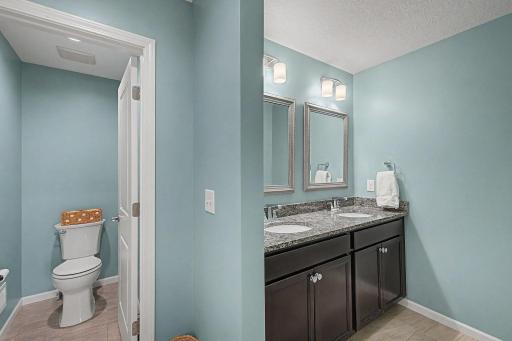Upper Level Bathroom | 6694 Lakeview Circle