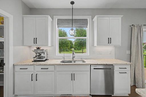 6694 Lakeview Circle NE, Albertville, MN 55301