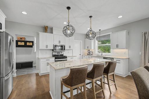 6694 Lakeview Circle NE, Albertville, MN 55301