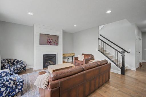 6694 Lakeview Circle NE, Albertville, MN 55301