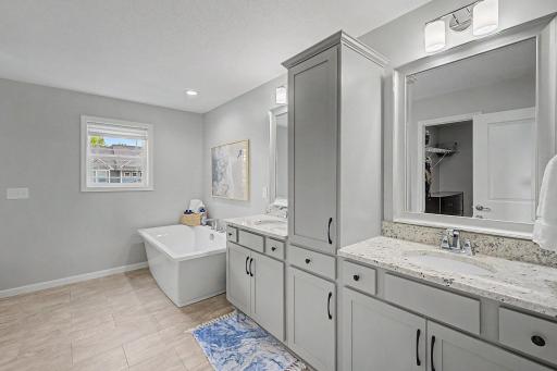 6694 Lakeview Circle NE, Albertville, MN 55301