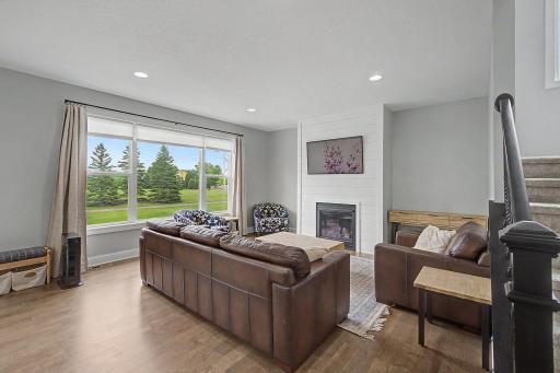 6694 Lakeview Circle NE, Albertville, MN 55301