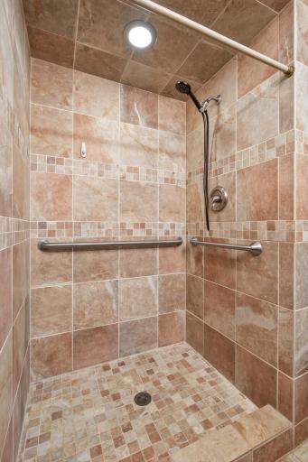 882 90th Avenue NW, Coon Rapids, MN 55433