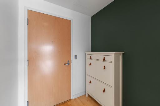 Minneapolis, MN 55404