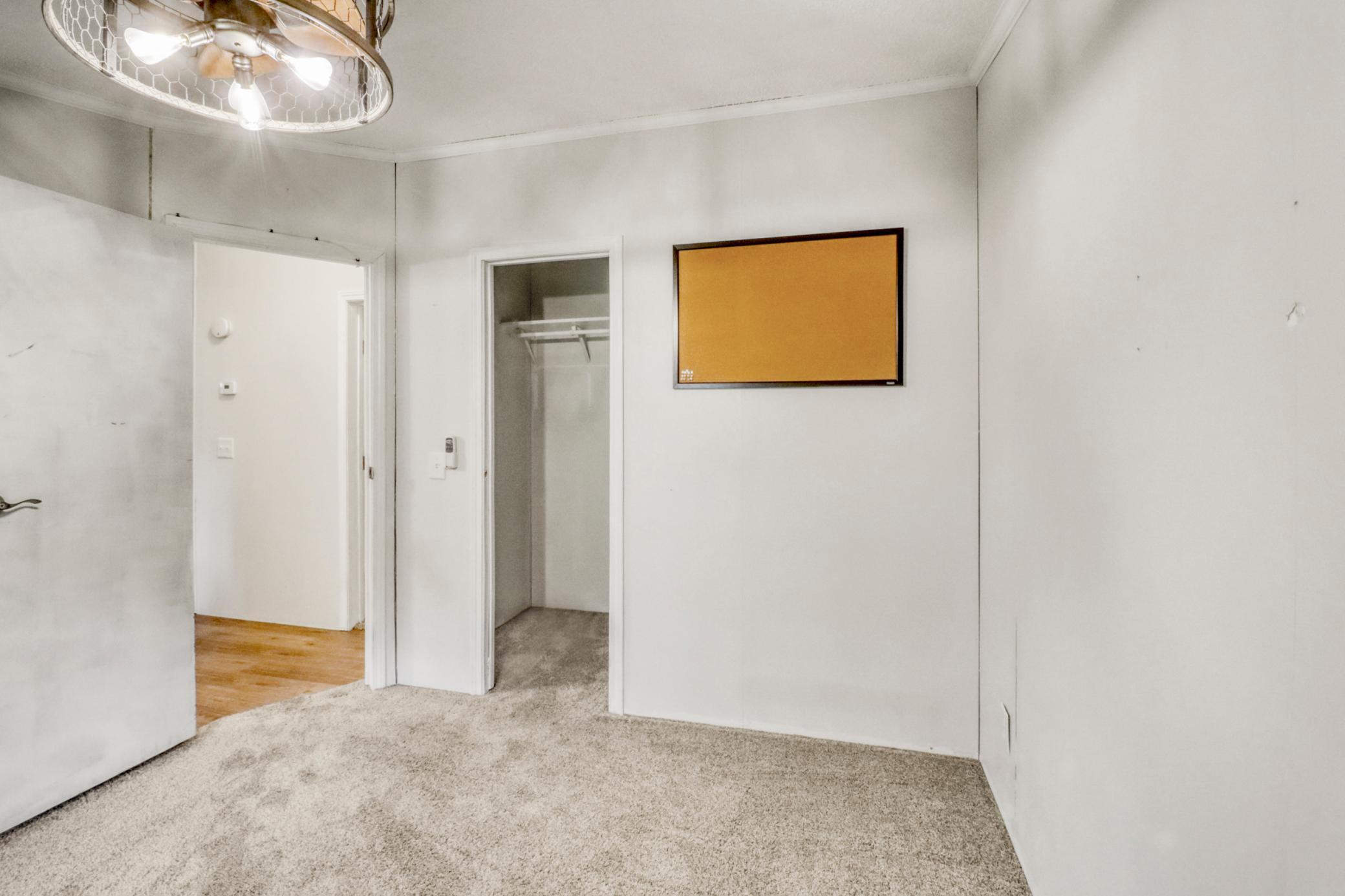 Bedroom2_2.JPG