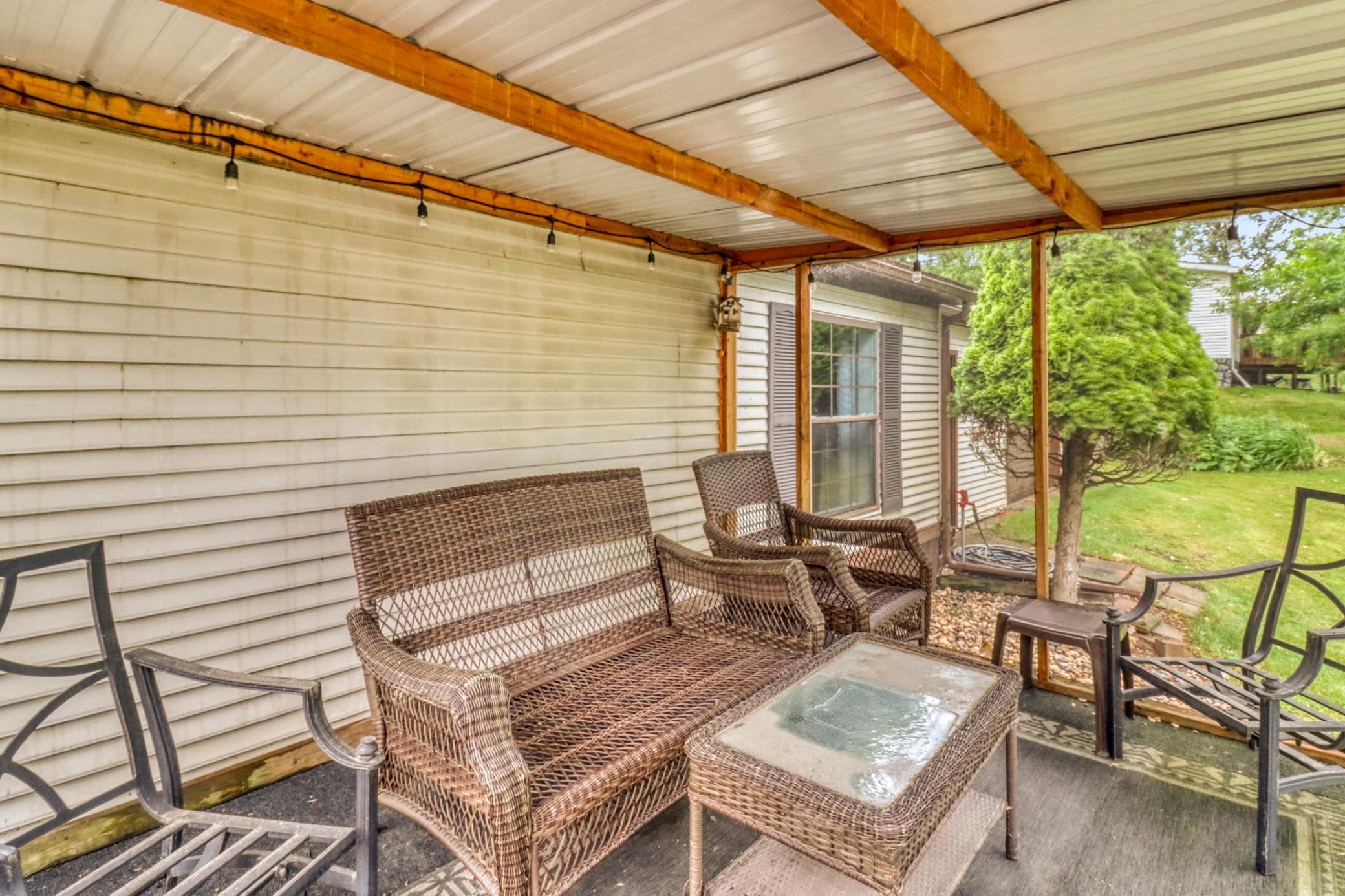 Exterior_screened porch1_2.JPG